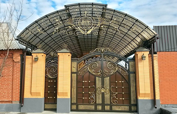 Купить или заказать ворота для дома с навесом - стильные и надежные решения для вашего участка в Бирске от 42179 руб | ВоротМастер-Брк